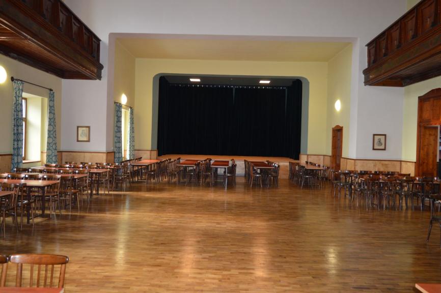 Sokolovna hlavní sál 2